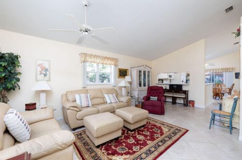 637 San Remo Cir, Fort Pierce, FL 34986-1723