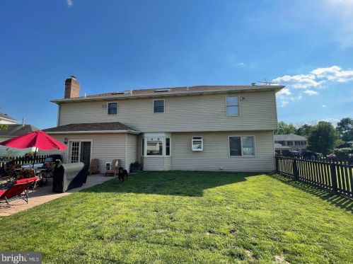 1567 Potter Dr, Pottstown PA 19464-2978 exterior