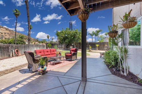 10121 Paseo Palmas Dr, Lakeside CA  92040-2342 exterior