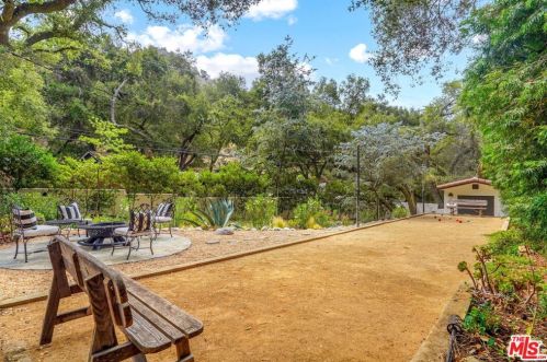 1719 Oak Dr, Topanga CA  90290-4025 exterior