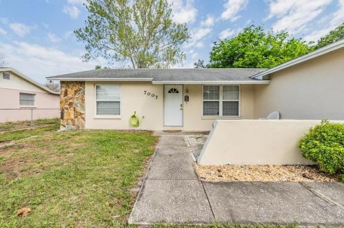7007 Fairfax Dr, Port Richey FL  34668-5605 exterior