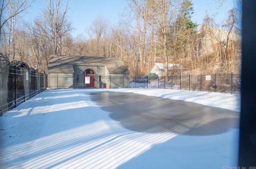 30 Ledgewood Dr, Brookfield Center CT  06804-3422 exterior