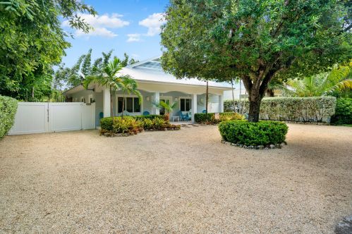 120 1st St, Key Largo FL  33037-4856 exterior