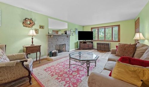1106 Lakemont Dr, Pittsburgh, PA 15243-1831