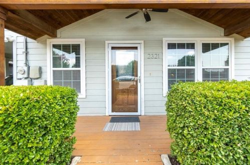 2321 5th St, Austin TX  78702-4635 exterior