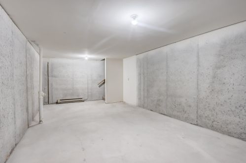 4585 Greenridge Cir, Milwaukee WI  53220-3380 exterior