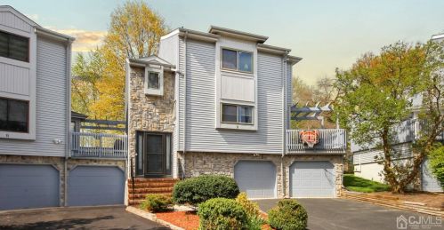 9 Honeysuckle Ct, East Brunswick, NJ 08816-2776