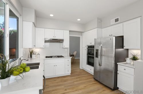 4325 Corte De La Fonda, San Diego CA  92130-2126 exterior
