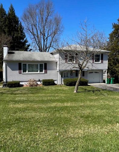 11 Barbara Dr, New Hamburg, NY 12590-1701