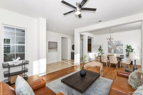 602 Sun Cir, Vista, CA 92081-7550
