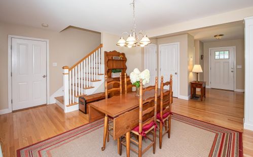 8 Evans Ave, Plaistow NH  03865-2909 exterior