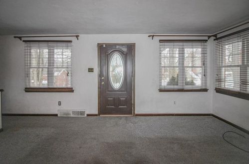 1827 Seaton St, Pittsburgh, PA 15226-2411