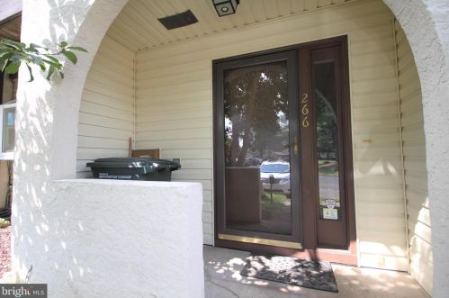 266 Clinton Ct, Southampton PA  18966-2723 exterior