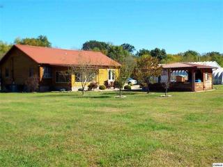 3274 Cosby Creek Rd, Cosby, TN 37722-2854