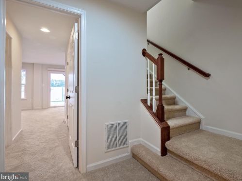 1708 Rockledge Ter, Woodbridge VA  22192-2508 exterior