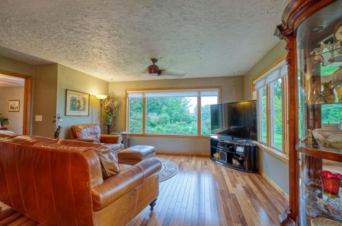 158 Harmony St, Evans City, PA 16033-4718