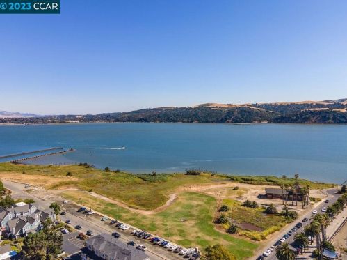 296 1 St, Benicia CA 94510-3553 exterior