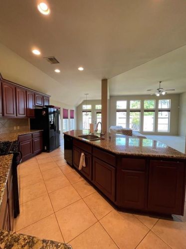 2711 Imperial Grove Ln, Conroe TX  77385-8329 exterior