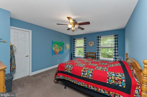 185 Clover Ln, Perkiomenville PA  18074-9485 exterior