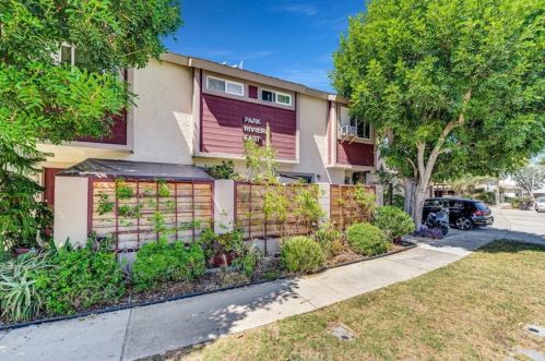 1651 Park Ave, Long Beach, CA 90815-3895