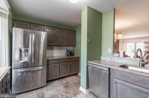 296 Stone Rdg Dr, Norristown PA  19403-5222 exterior