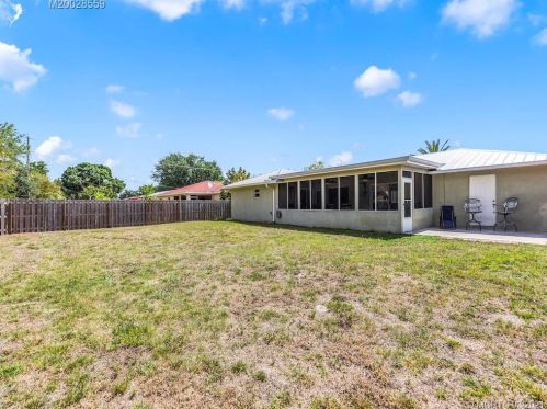 601 Pueblo Ter, Fort Pierce, FL 34953-1954