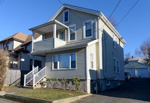 15 Ridgewood Pl, Bridgeport, CT 06606-3738