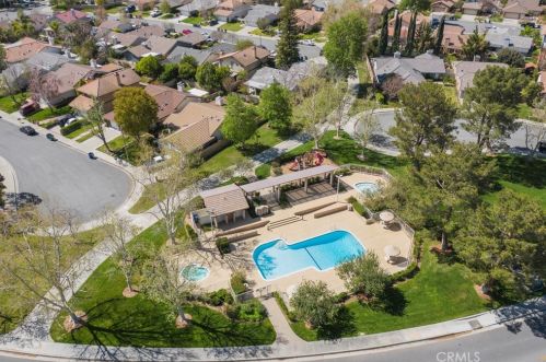 24125 Del Monte Dr, Santa Clarita CA  91355-3875 exterior