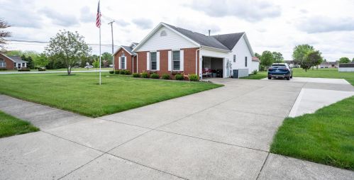 1001 Farmington Ln, Washington Ch OH  43160-8641 exterior