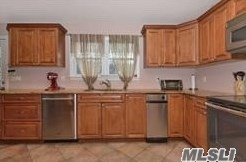 150 Oyster Bay Rd, Matinecock, NY 11560-2345
