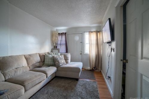 39 Chestnut St, Danbury, CT 06810-6816