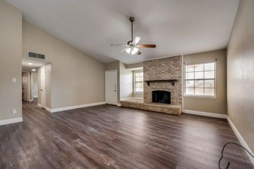 3905 Commonwealth Dr, Lewisville TX  75028-1529 exterior