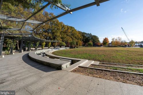 525 Water St, Washington DC 20024 exterior