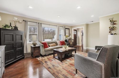 106 Halyan Rd, Yorktown Hgts NY  10598-4304 exterior