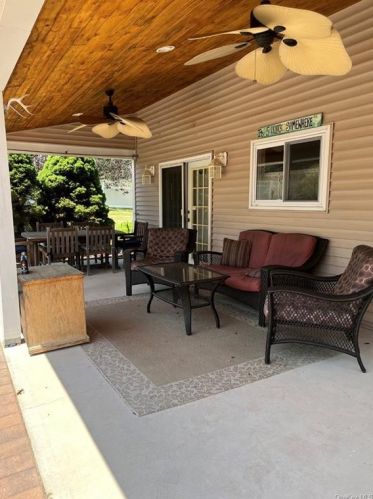 37 Hampton Rd, Marlborough, NY 12542-5907