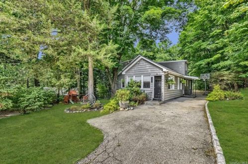 171 Peekskill Hollow Rd, Tompkins Corners, NY 10579-3206