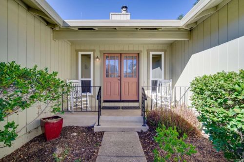 165 Pope Ct, Santa Rosa, CA 95405-4710