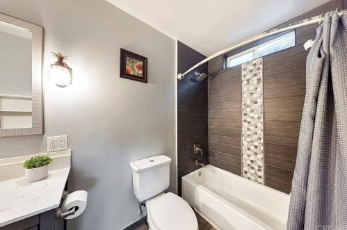 16931 Hart St, Van Nuys CA 91406-4507 exterior