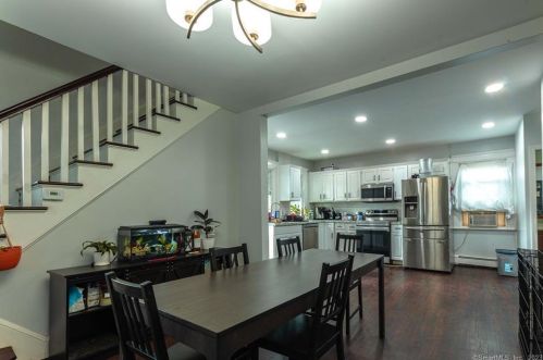 579 Cooke St, Waterbury CT  06710-1424 exterior