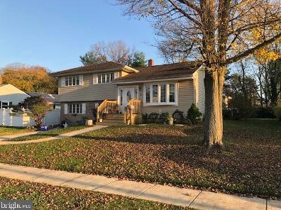 8 Ash Ave, West Deptford, NJ 08096-6301
