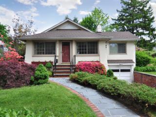 430 Carol Pl, New Rochelle, NY 10803-2117