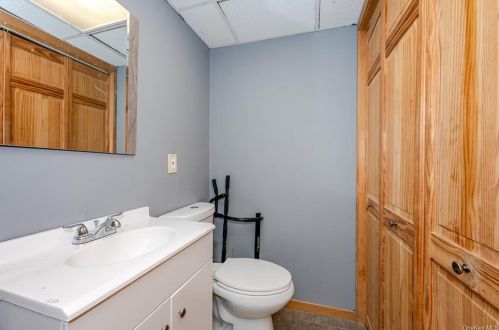 4400 Locust Point Dr, Bronx NY  10465-4038 exterior