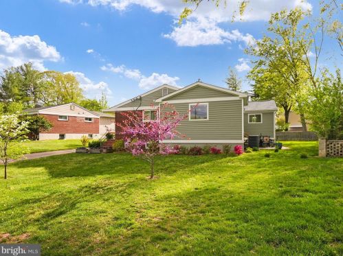 6917 Kingwood Dr, Falls Church VA  22042-3809 exterior