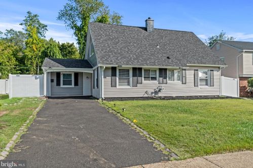 28 Buckingham Dr, Willingboro NJ  08046-1623 exterior