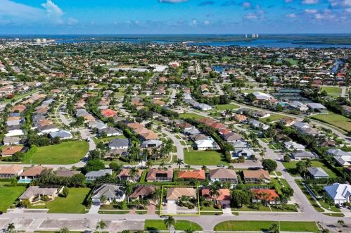 1462 Leland Way, Marco Island, FL 34145-4639