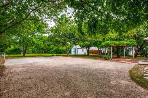 2220 Locust St, Denton TX  76209-1806 exterior