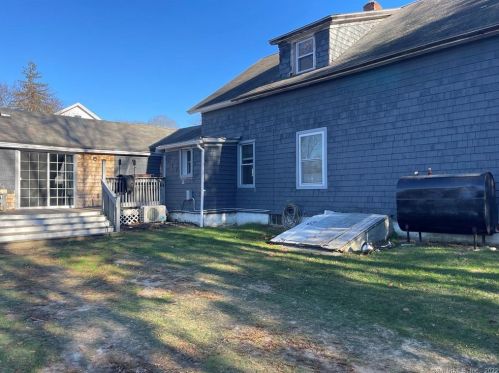 121 Main St, Moosup, CT 06354-1516