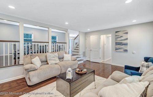 5 Coach Dr, Hazlet NJ  07730-1806 exterior