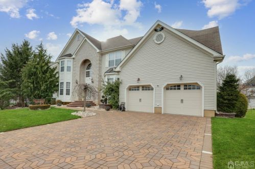 6 Apple Ridge Way, East Brunswick, NJ 08816-2380