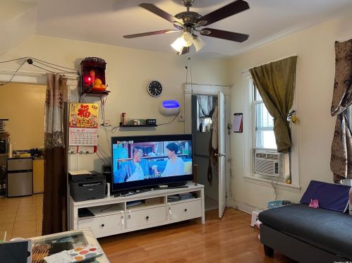 90-33 78th St, Jamaica, NY 11421-1044